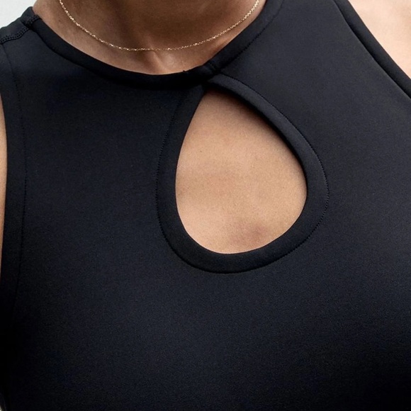Lululemon Ultralu Cut-Out Racerback Tank Top
Black 2020 W1EPOS Sz 6 - Picture 4 of 7